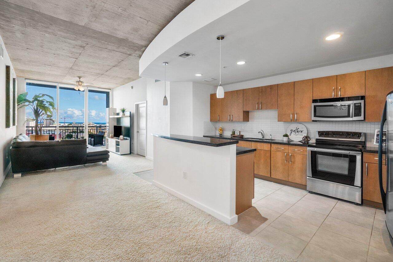 300 Australian Avenue - Photo 1