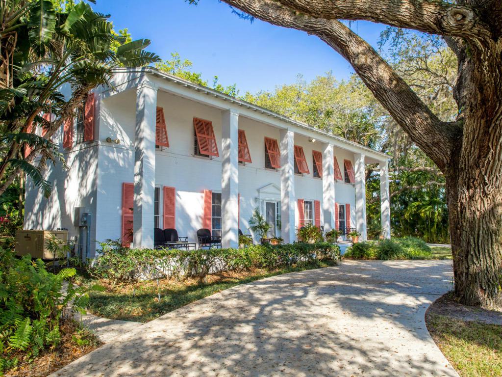 2021 Indian River Drive - Photo 1