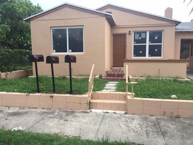 1104 17th Street - Photo 1
