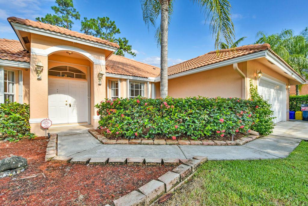 292 Acacia Court - Photo 1