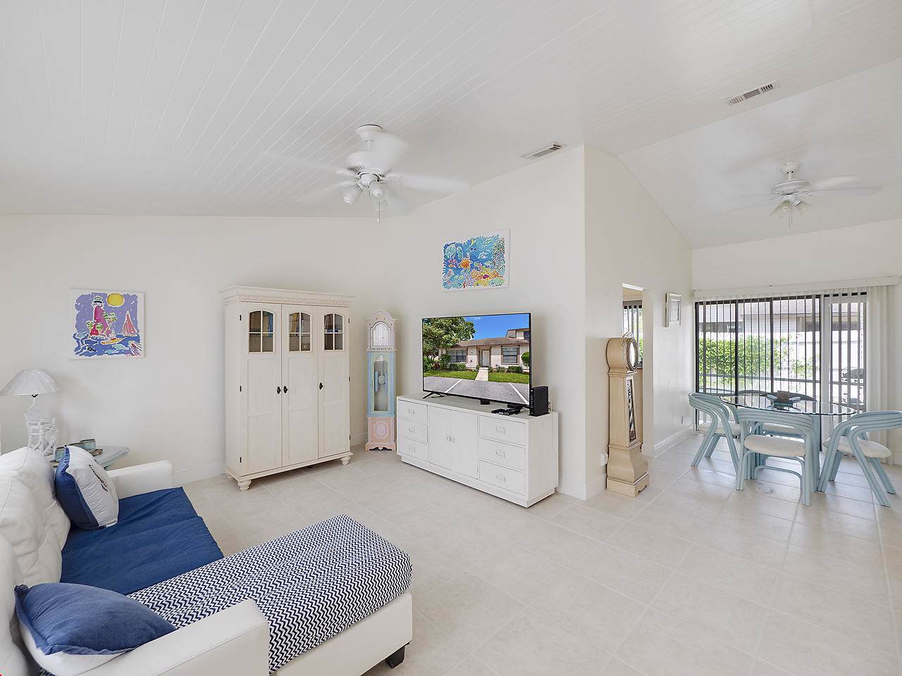 122 Sherwood Circle - Photo 1