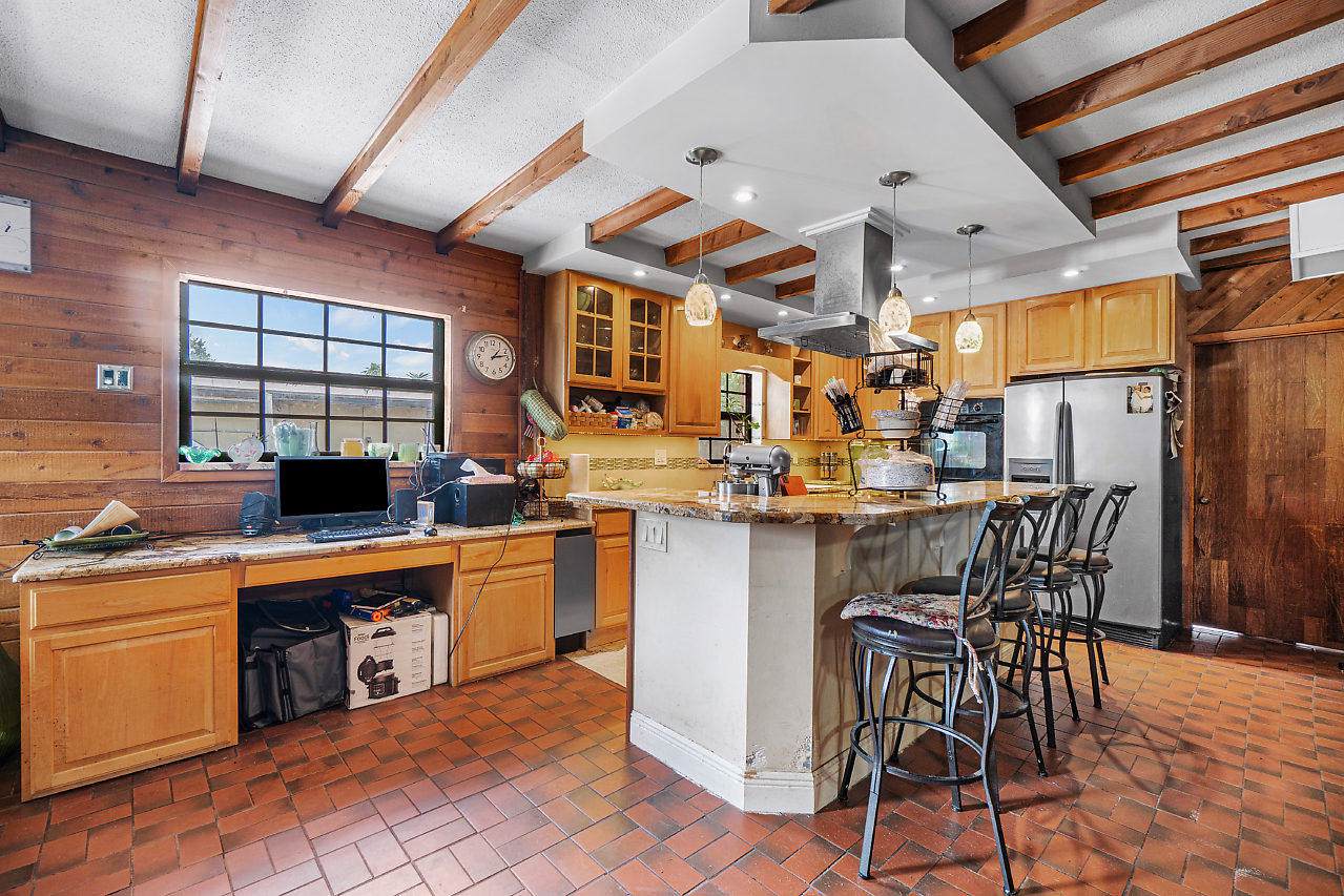 516 12th Street - Photo 1