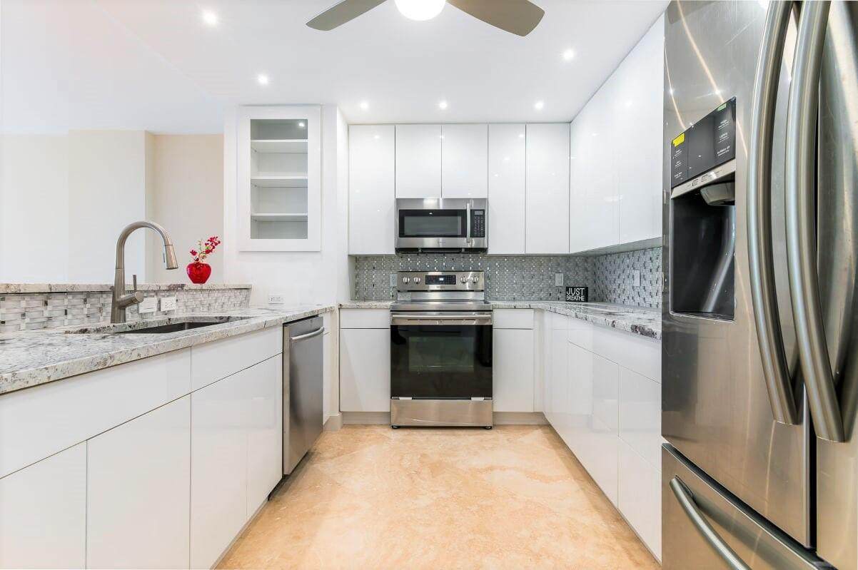 1147 Hillsboro Mile - Photo 1