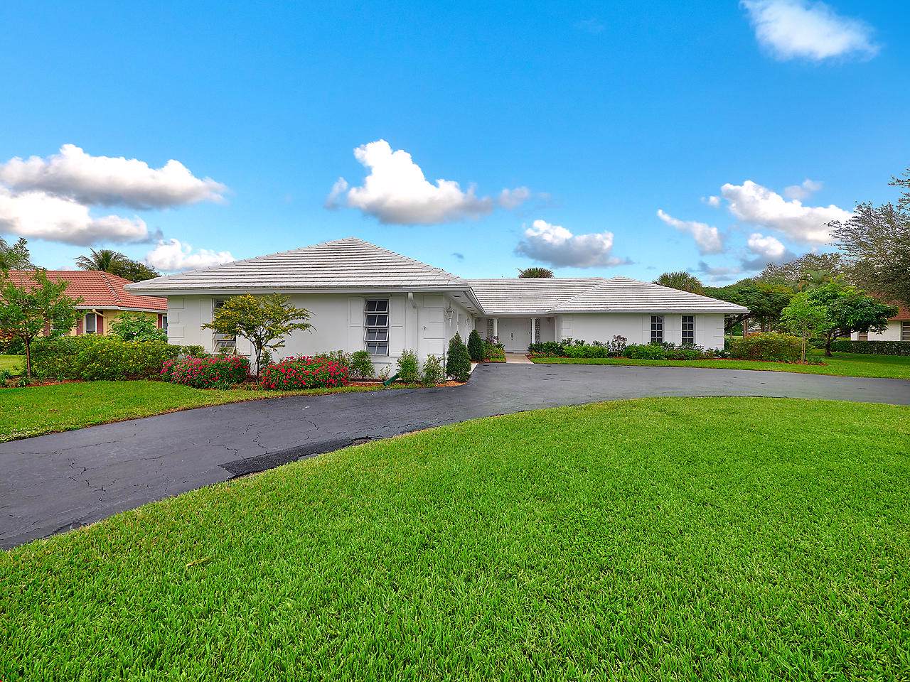 433 Country Club Drive - Photo 1