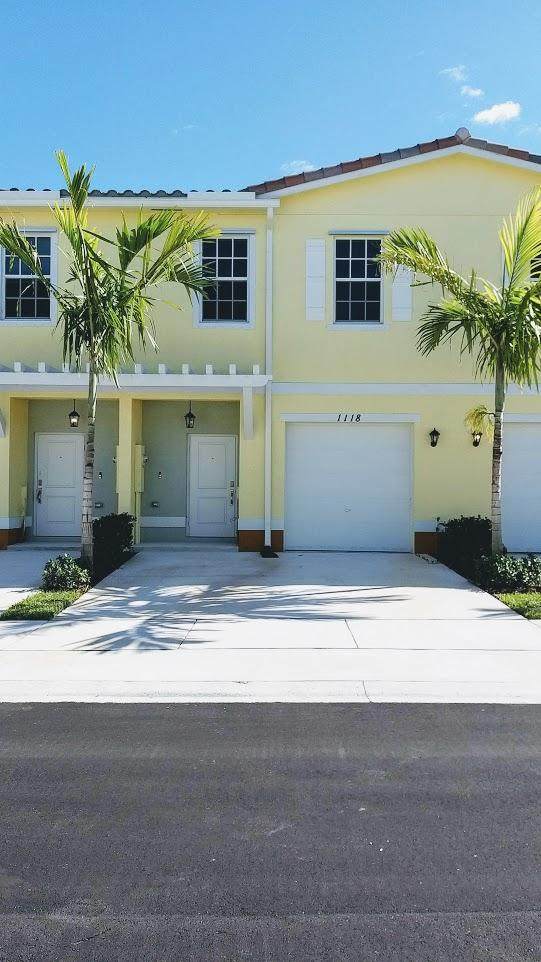 1118 40th Way - Photo 1