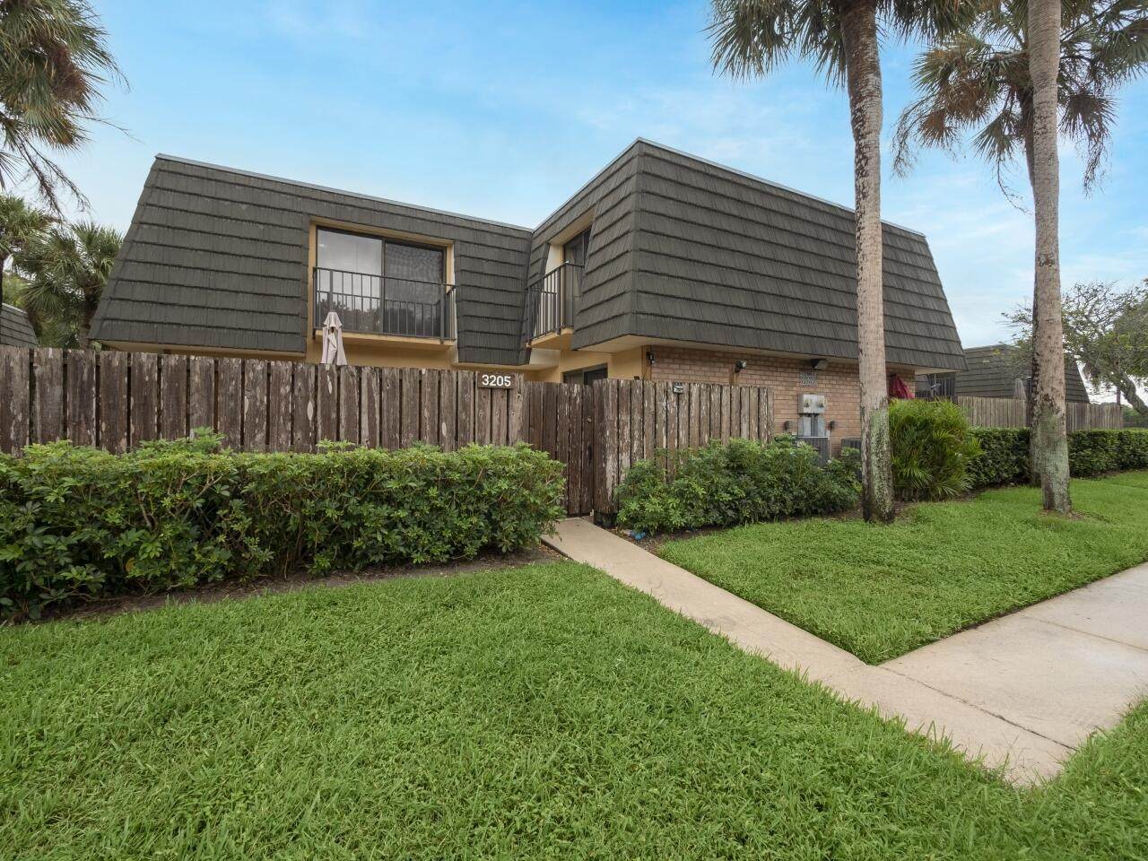 3205 32nd Way - Photo 1
