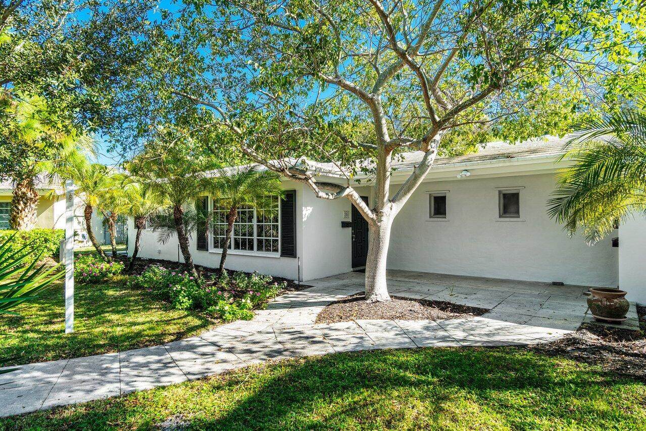 208 Beverly Drive - Photo 1