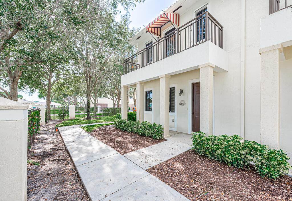 2407 Venetian Way - Photo 1