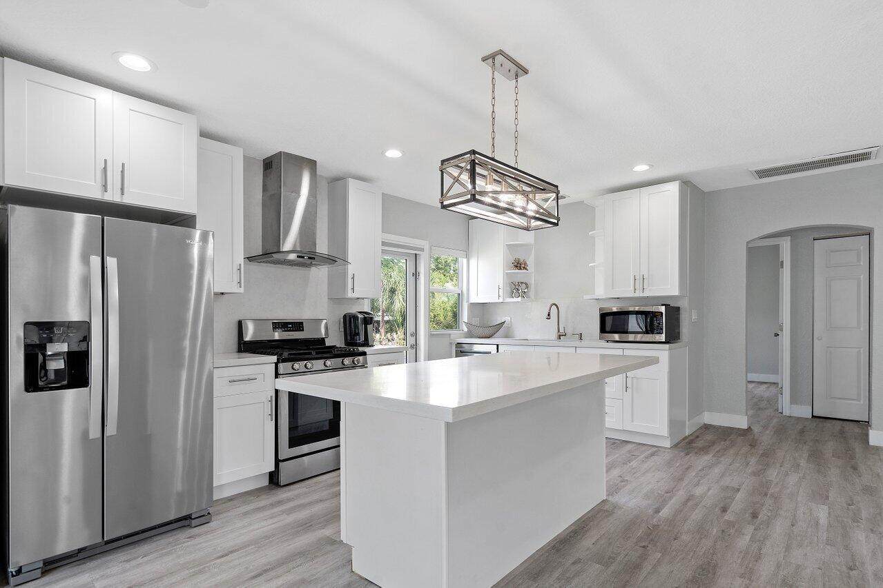 615 9th Street - Photo 1