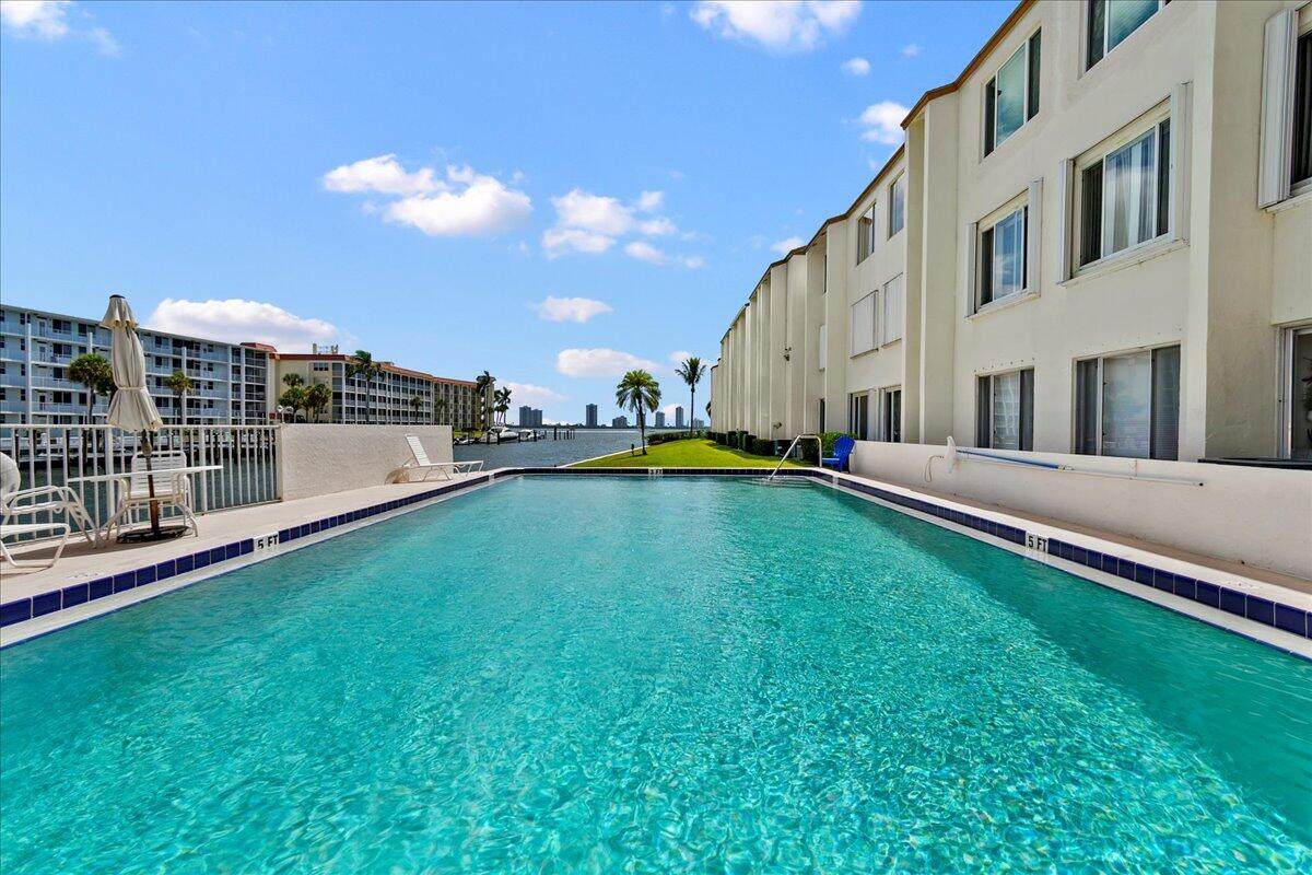 125 Shore Court - Photo 1