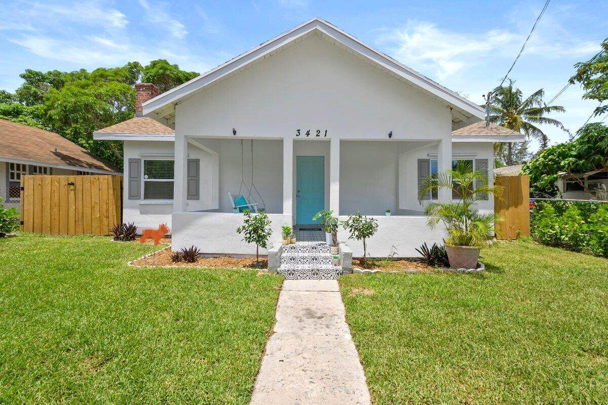 3421 Pinewood Avenue - Photo 1