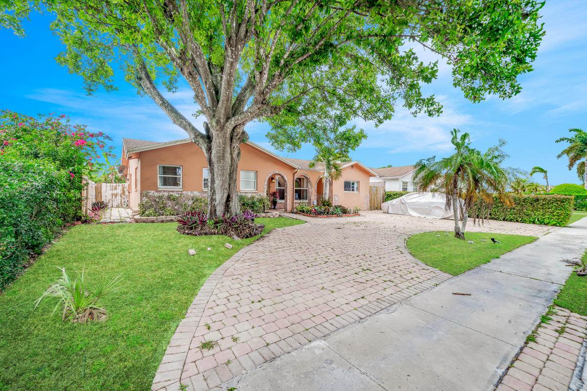 22667 64th Way - Photo 1