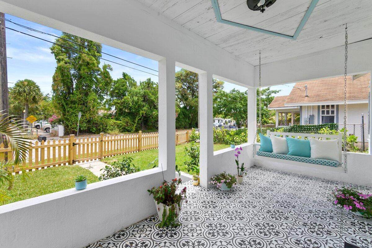 3421 Pinewood Avenue - Photo 1