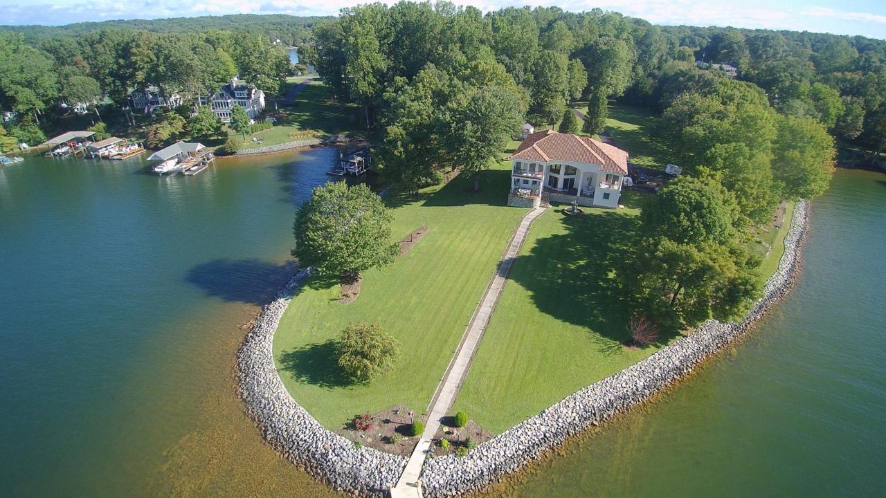 140 Gross Point Dr - Photo 1