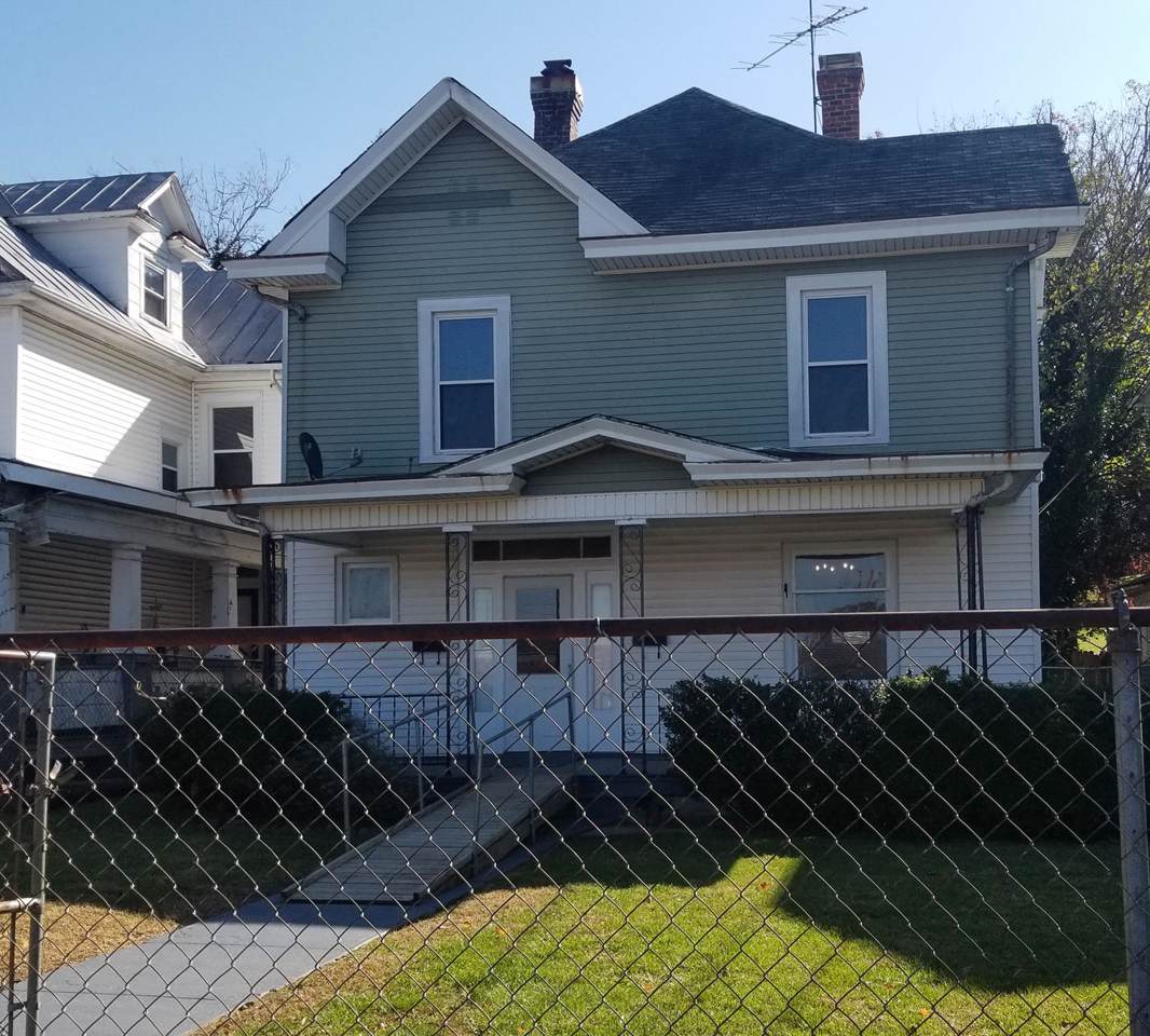 909 Highland Ave - Photo 1