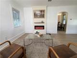 27 Hannahs - Photo 10