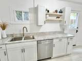 27 Hannahs - Photo 14