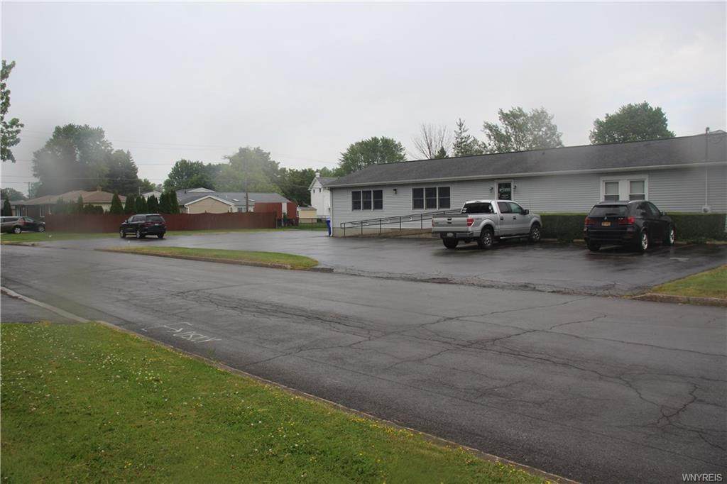 560 Center Road - Photo 1
