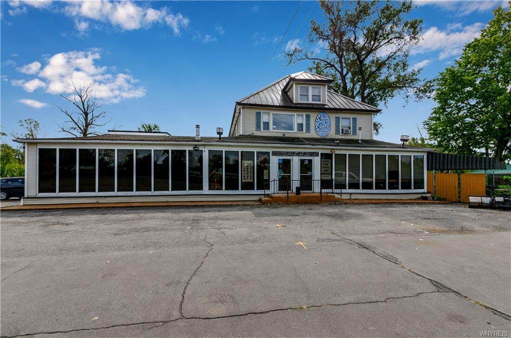 5612 Tonawanda Creek Road - Photo 1