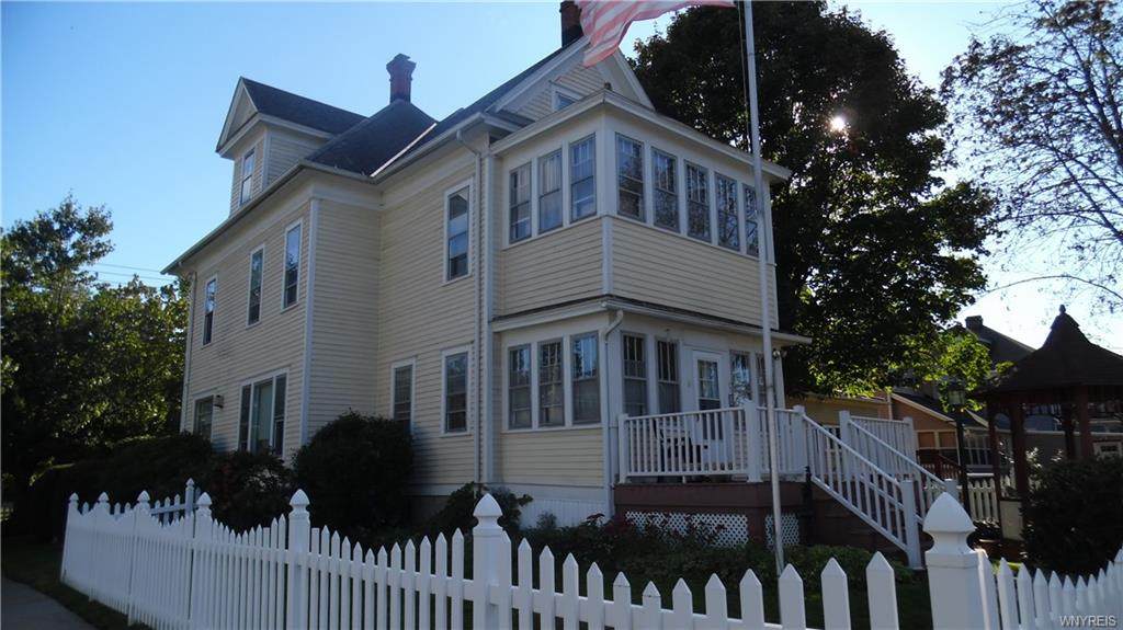 502 Henley Street - Photo 1