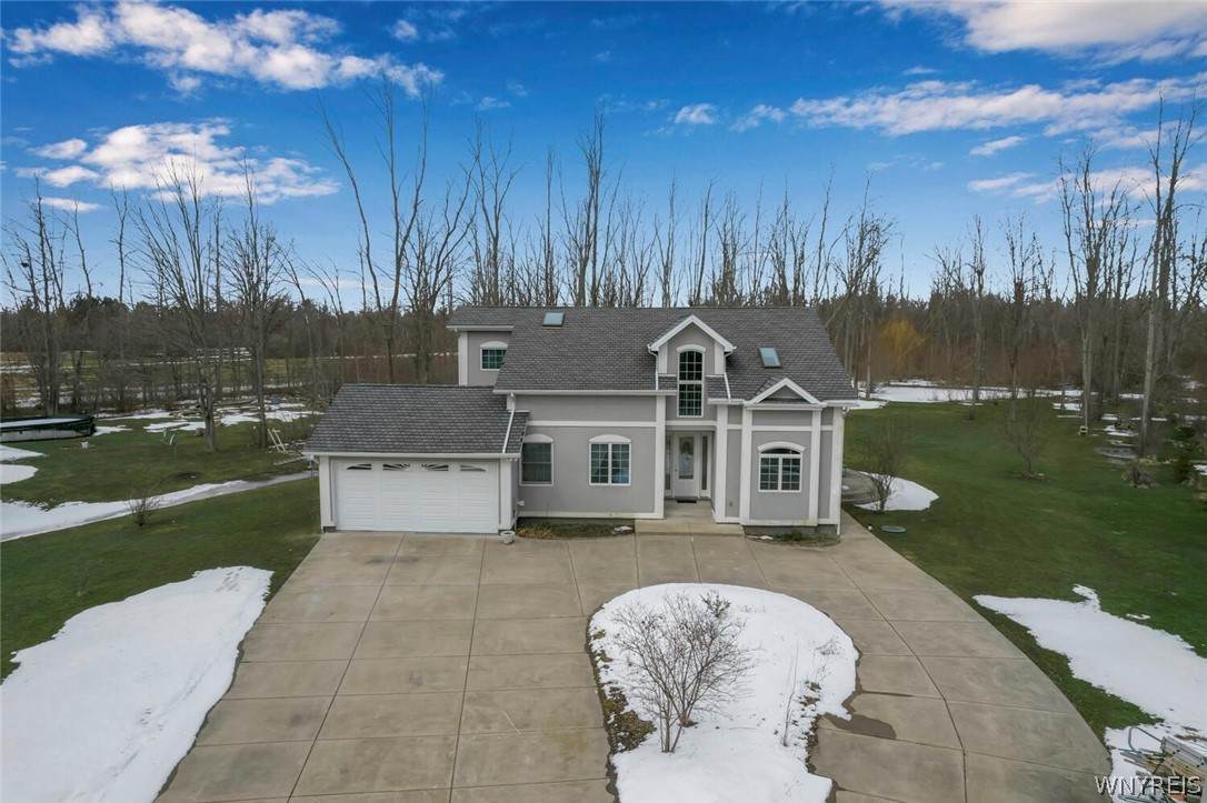 5065 Tonawanda Creek Rd - Photo 1