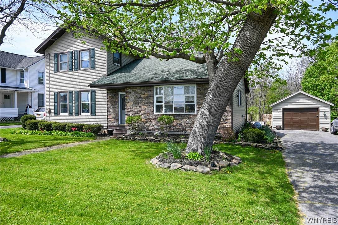 2607 Genesee St - Photo 1