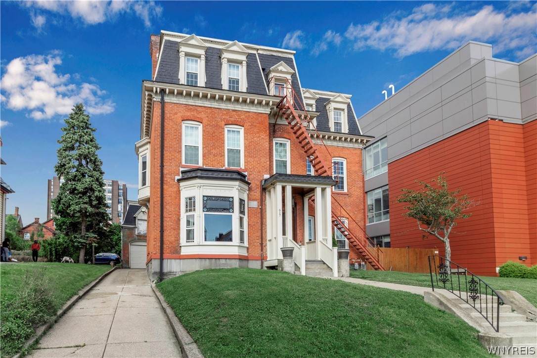 617 Niagara Street - Photo 1