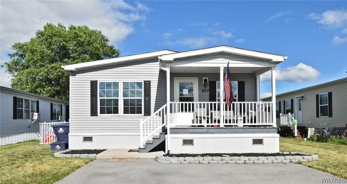 607 Birchwood Drive - Photo 1