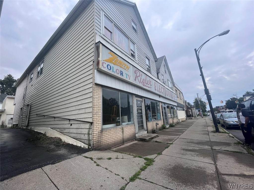 941 Tonawanda Street - Photo 1