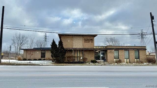 3925 Hyde Park Boulevard - Photo 1