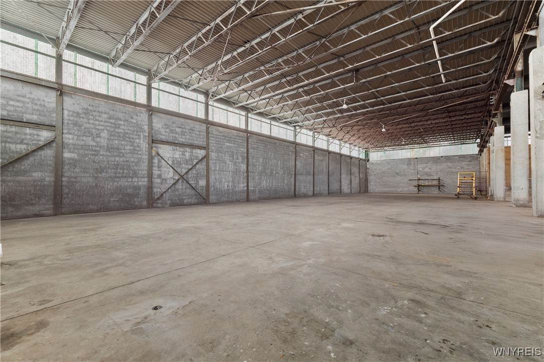 2425 Hyde Park Boulevard - Photo 1