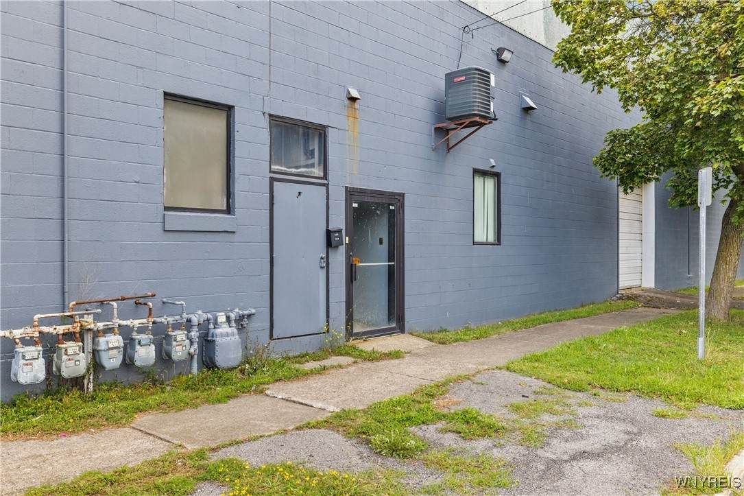 2425 Hyde Park Boulevard - Photo 1