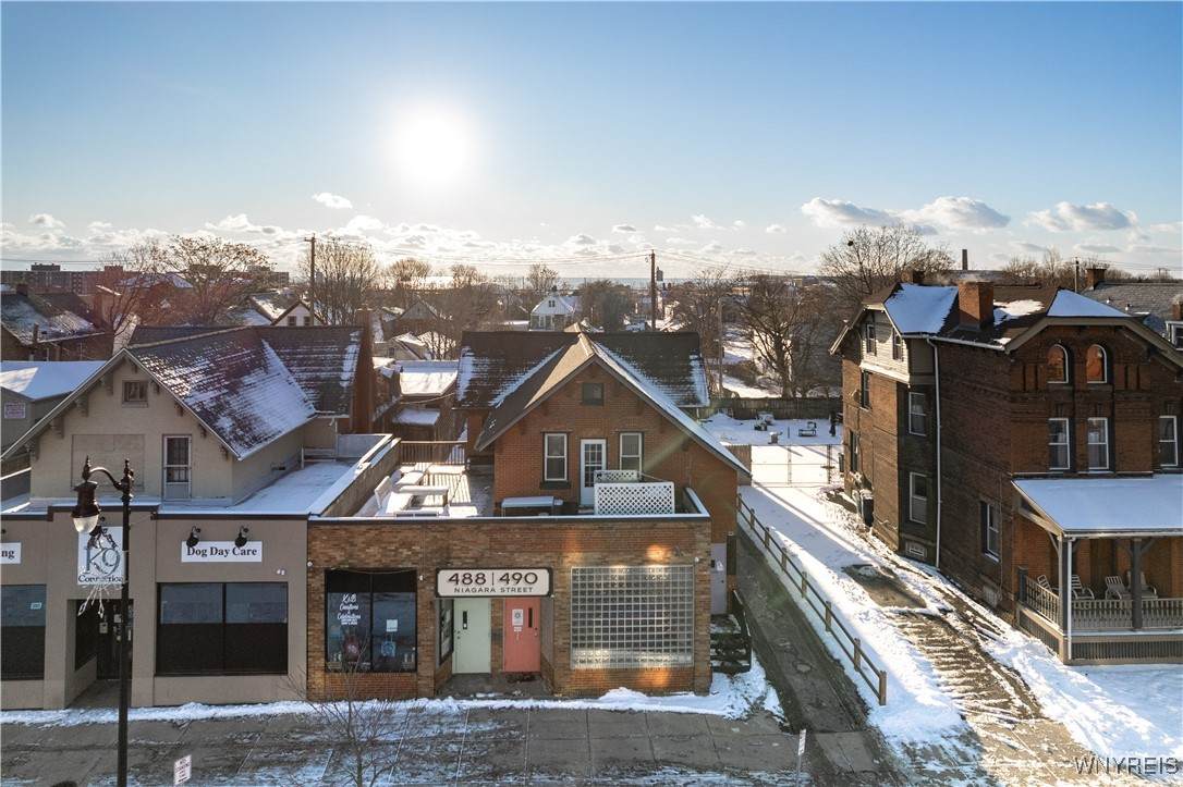 490 Niagara Street - Photo 1