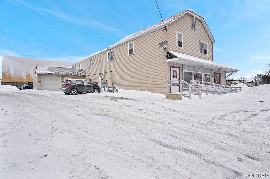 1064 Harlem Road - Photo 1