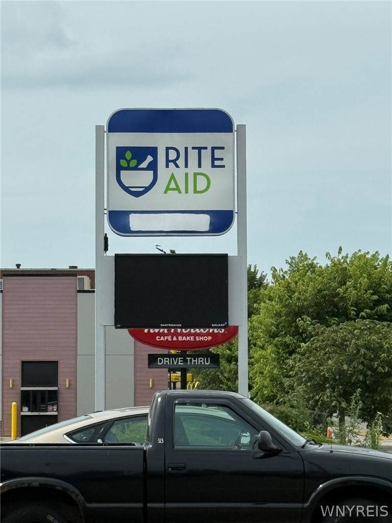 350 Niagara Street - Photo 1