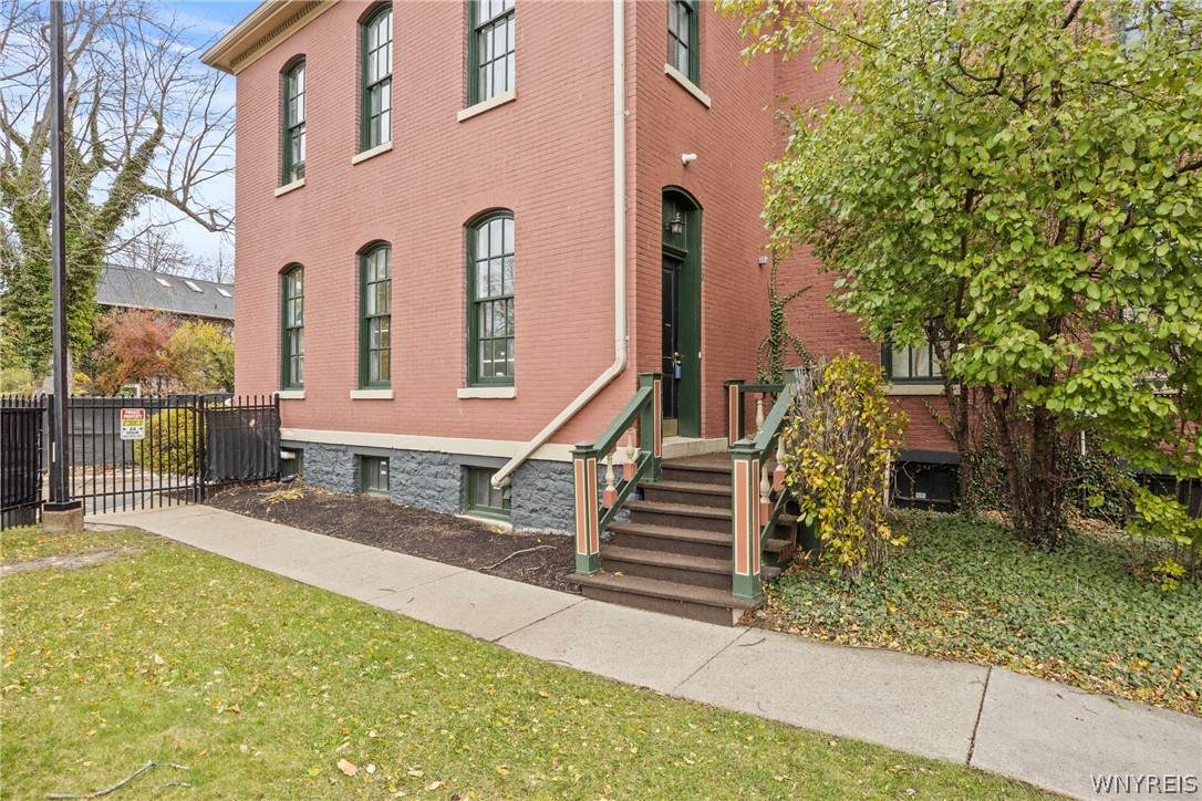 125 Edward Street - Photo 1