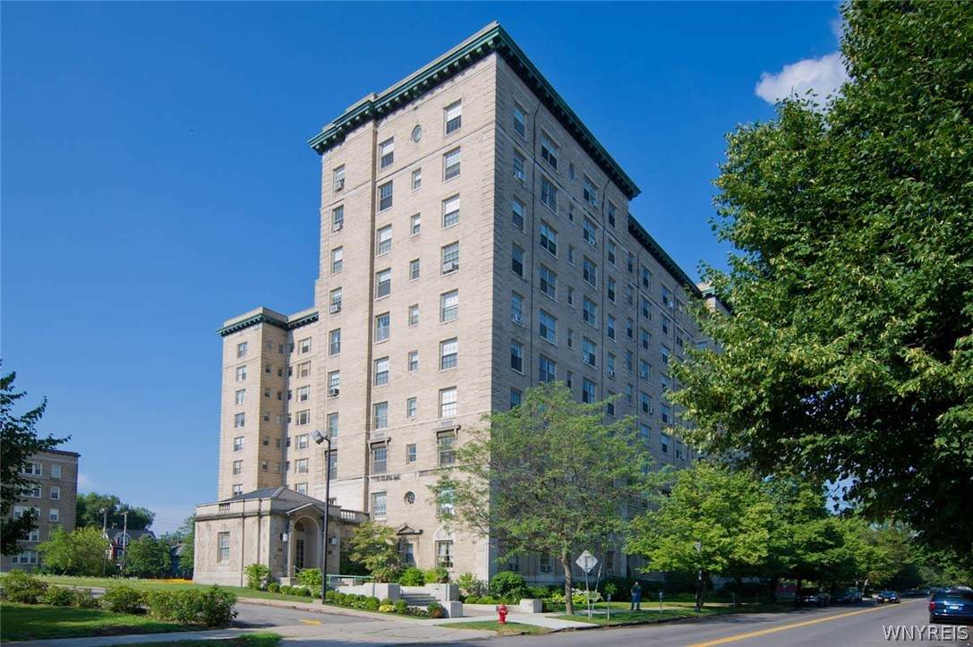 33 Gates Circle - Photo 1