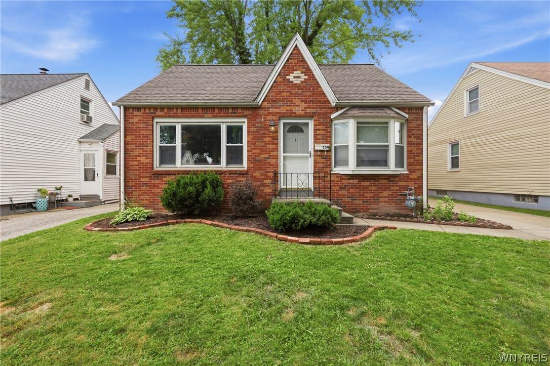 154 Saint Lawrence Avenue - Photo 1