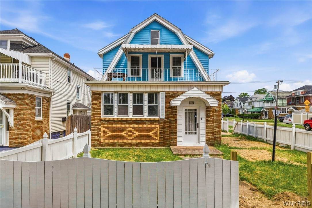 220 Davidson Avenue - Photo 1
