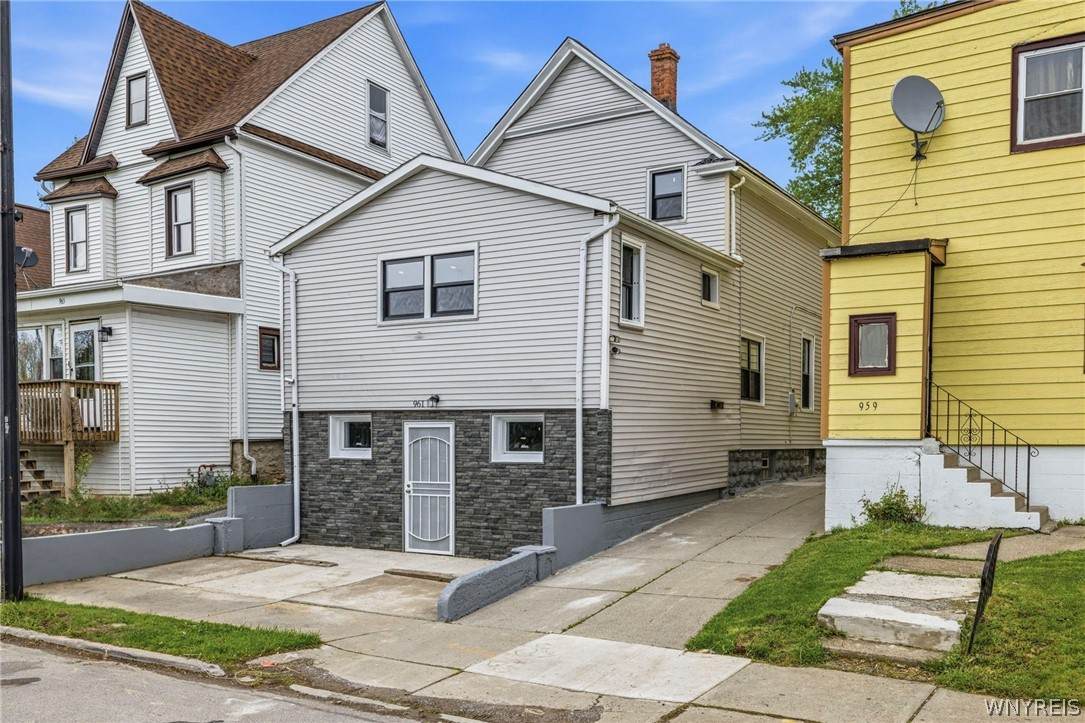961 Tonawanda Street - Photo 1