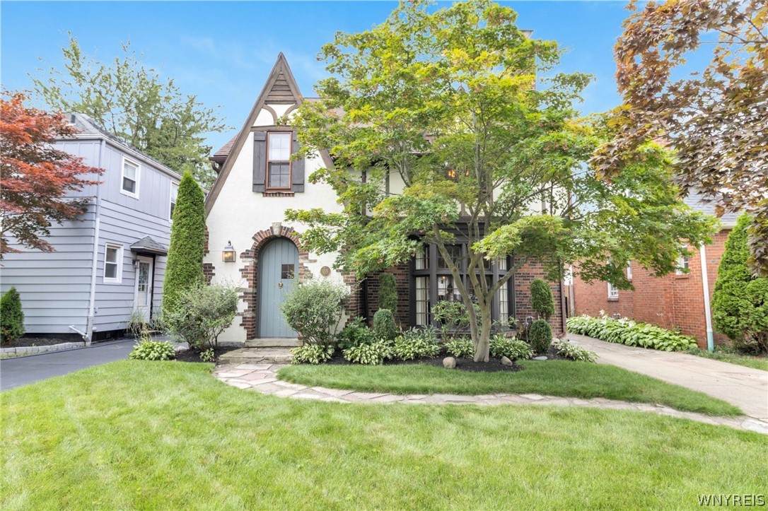 28 Bissell Drive - Photo 1