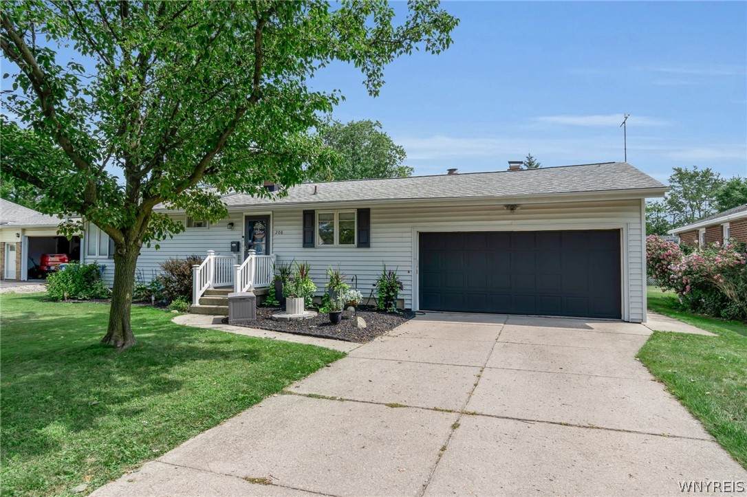208 Royal Parkway - Photo 1