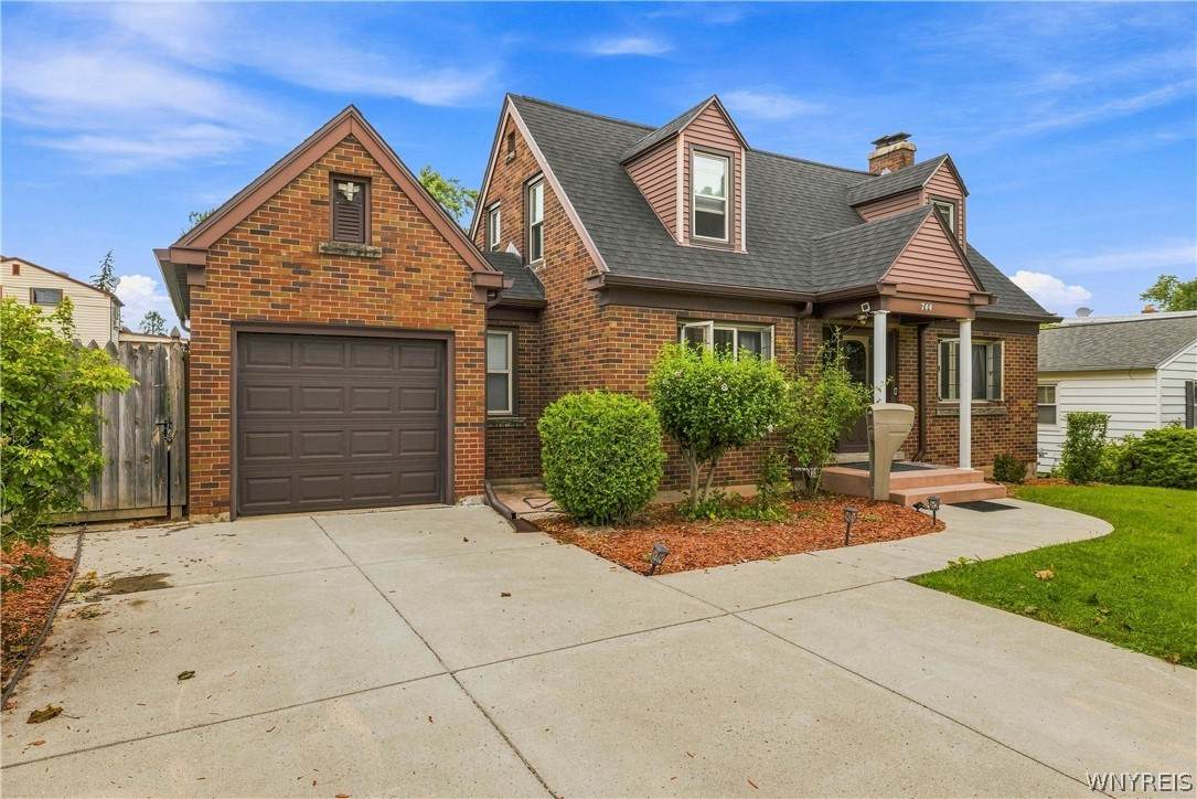744 Seymour Avenue - Photo 1