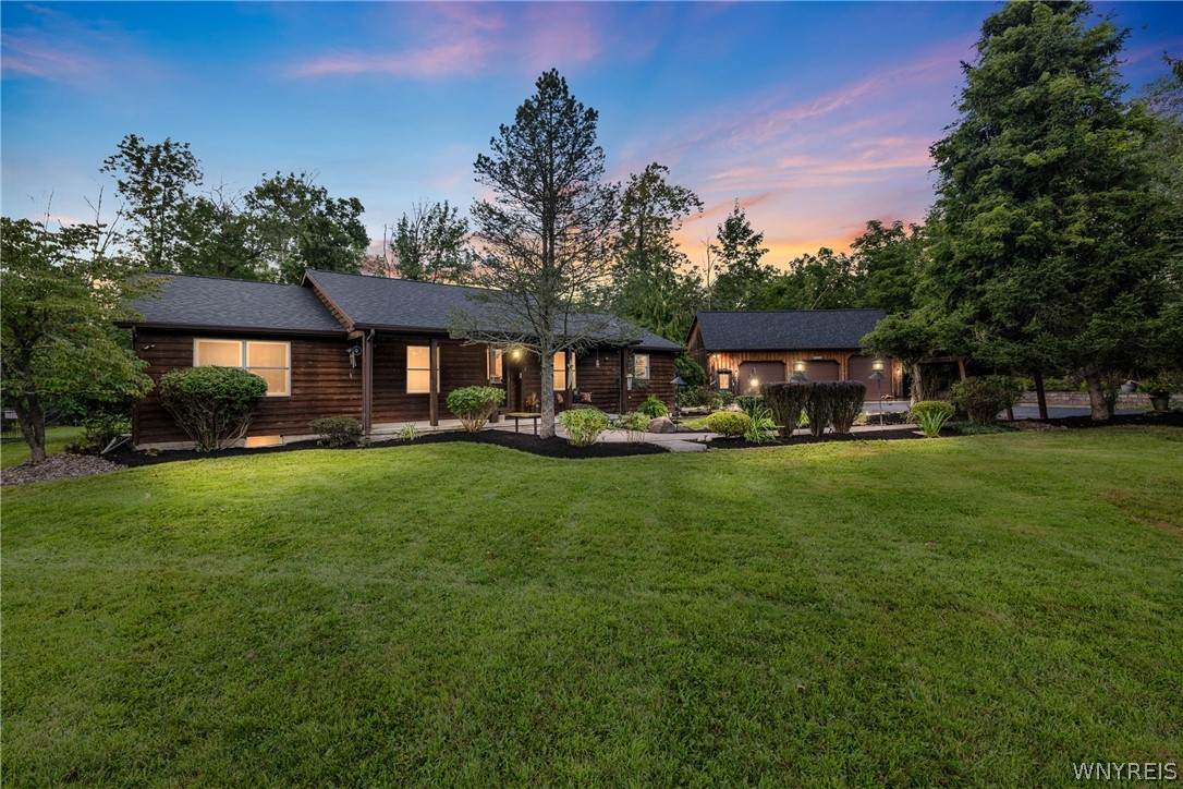 5900 Creekview Drive - Photo 1