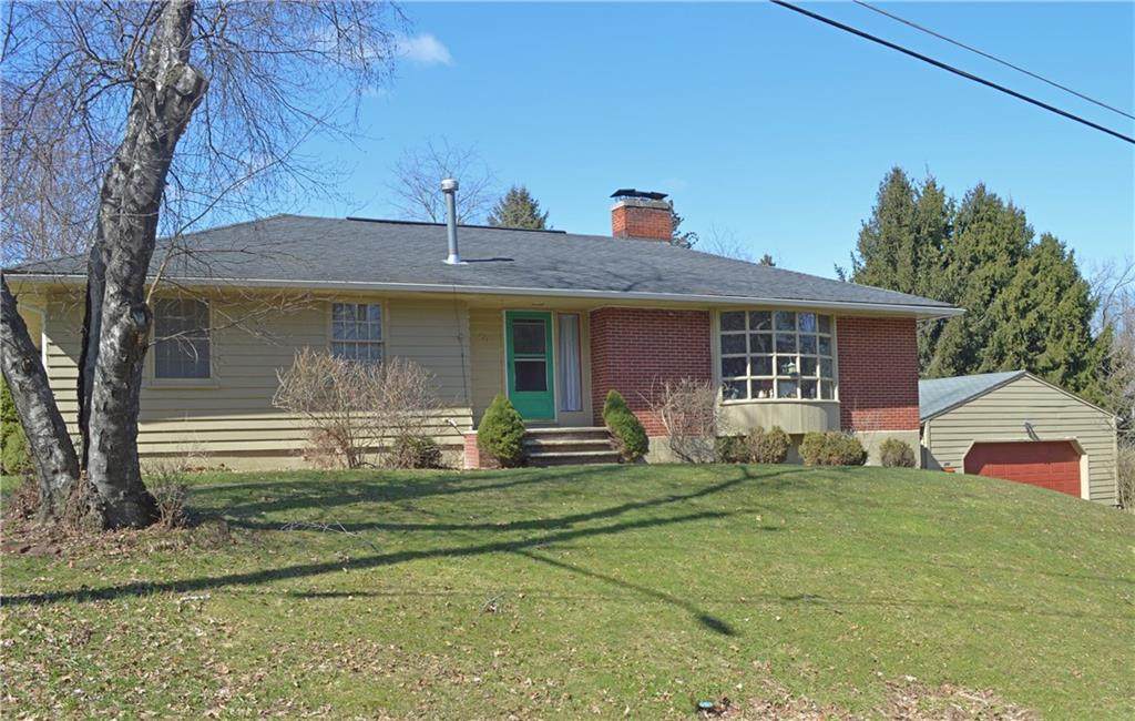 221 Hotchkiss Street - Photo 1
