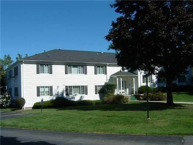 27 Colonial Parkway - Photo 1