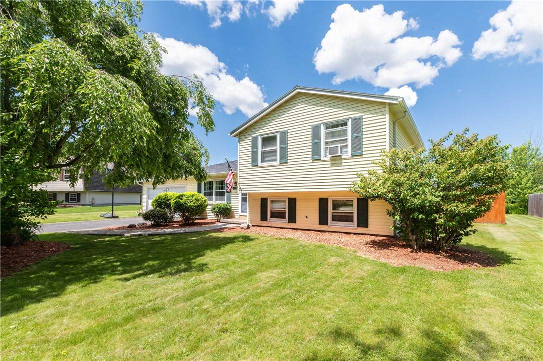 112 Laura Lane - Photo 1
