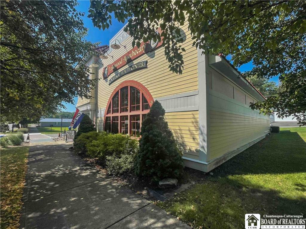 130-136 Chautauqua Avenue - Photo 1
