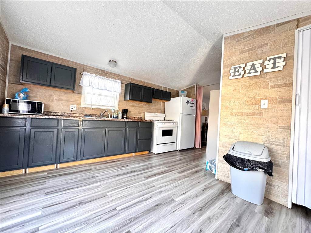 https://bt-photos.global.ssl.fastly.net/rochester/orig_boomver_1_R1543482-2.jpg