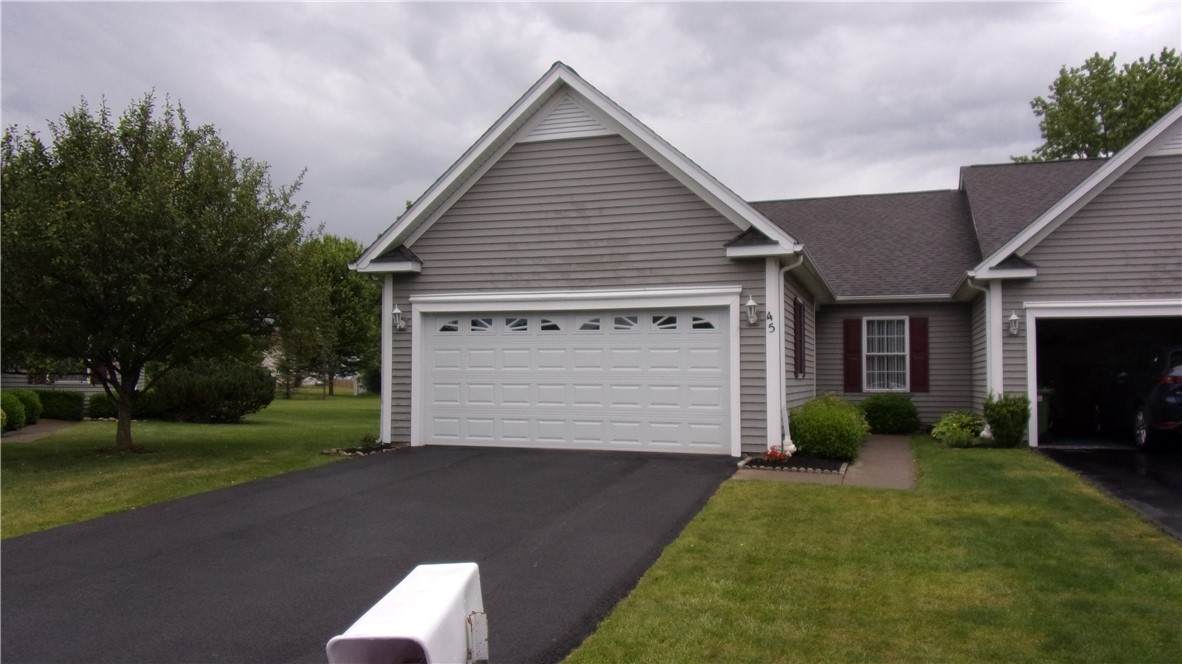 45 Hawthorn Circle - Photo 1